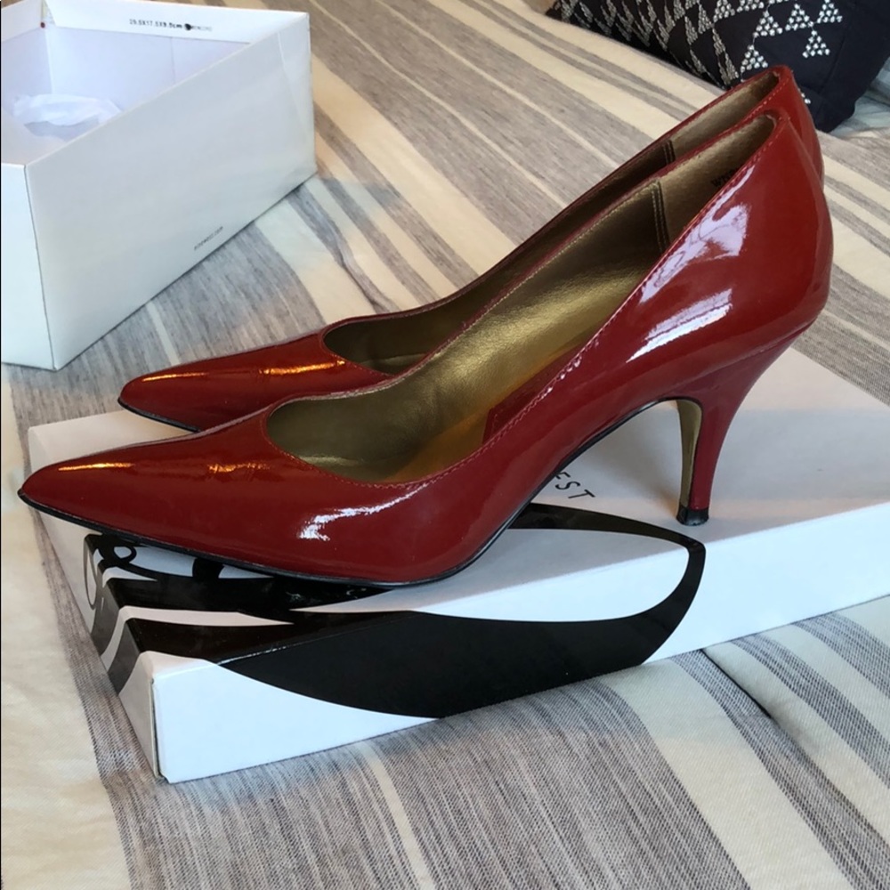 Red pumps